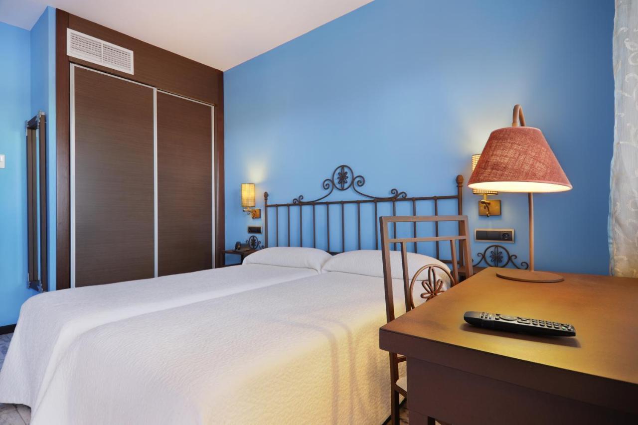 Hotel Moya Honrubia Bagian luar foto