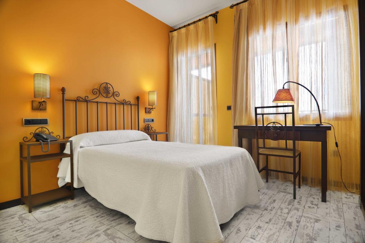 Hotel Moya Honrubia Bagian luar foto