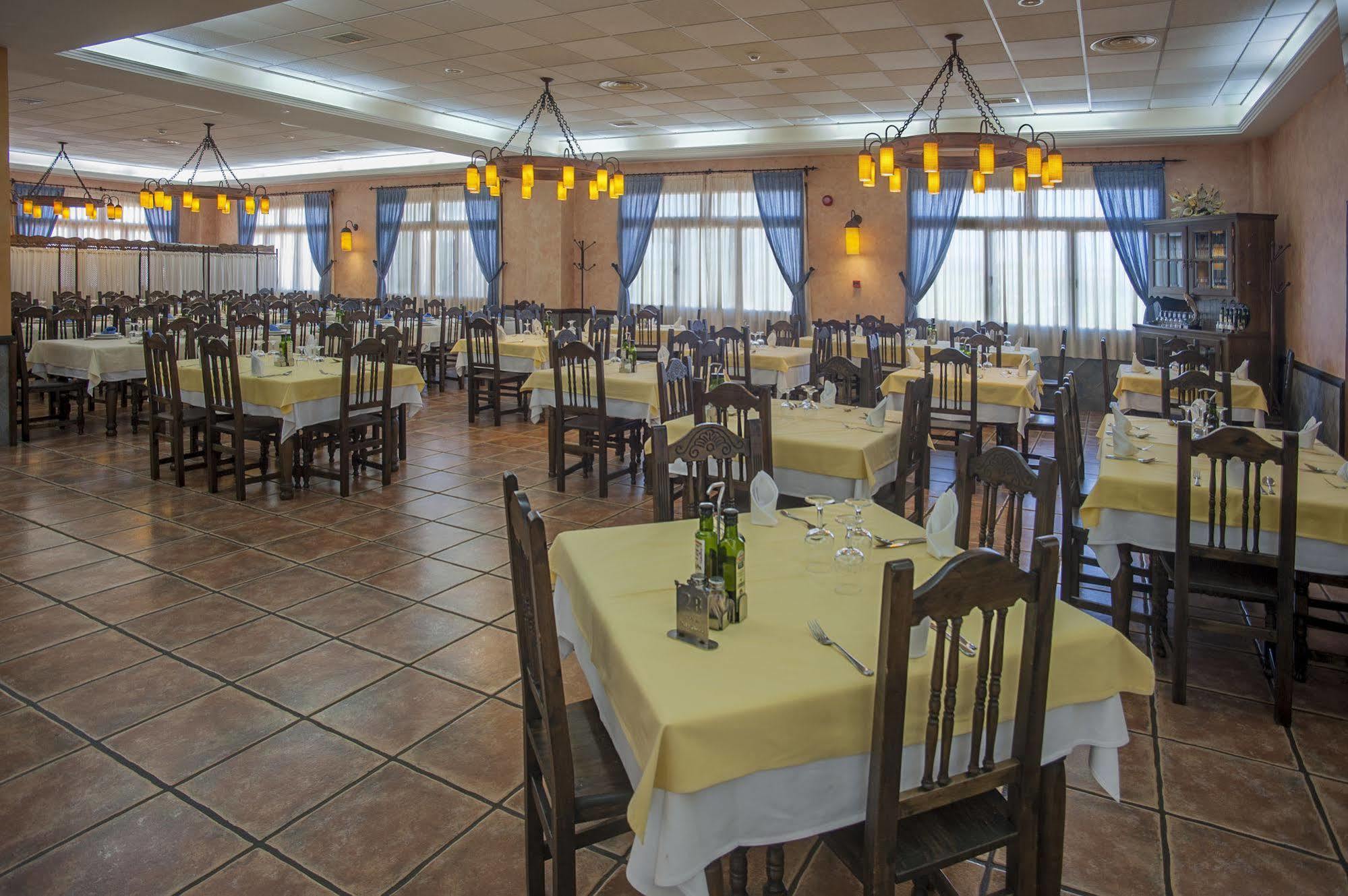 Hotel Moya Honrubia Bagian luar foto