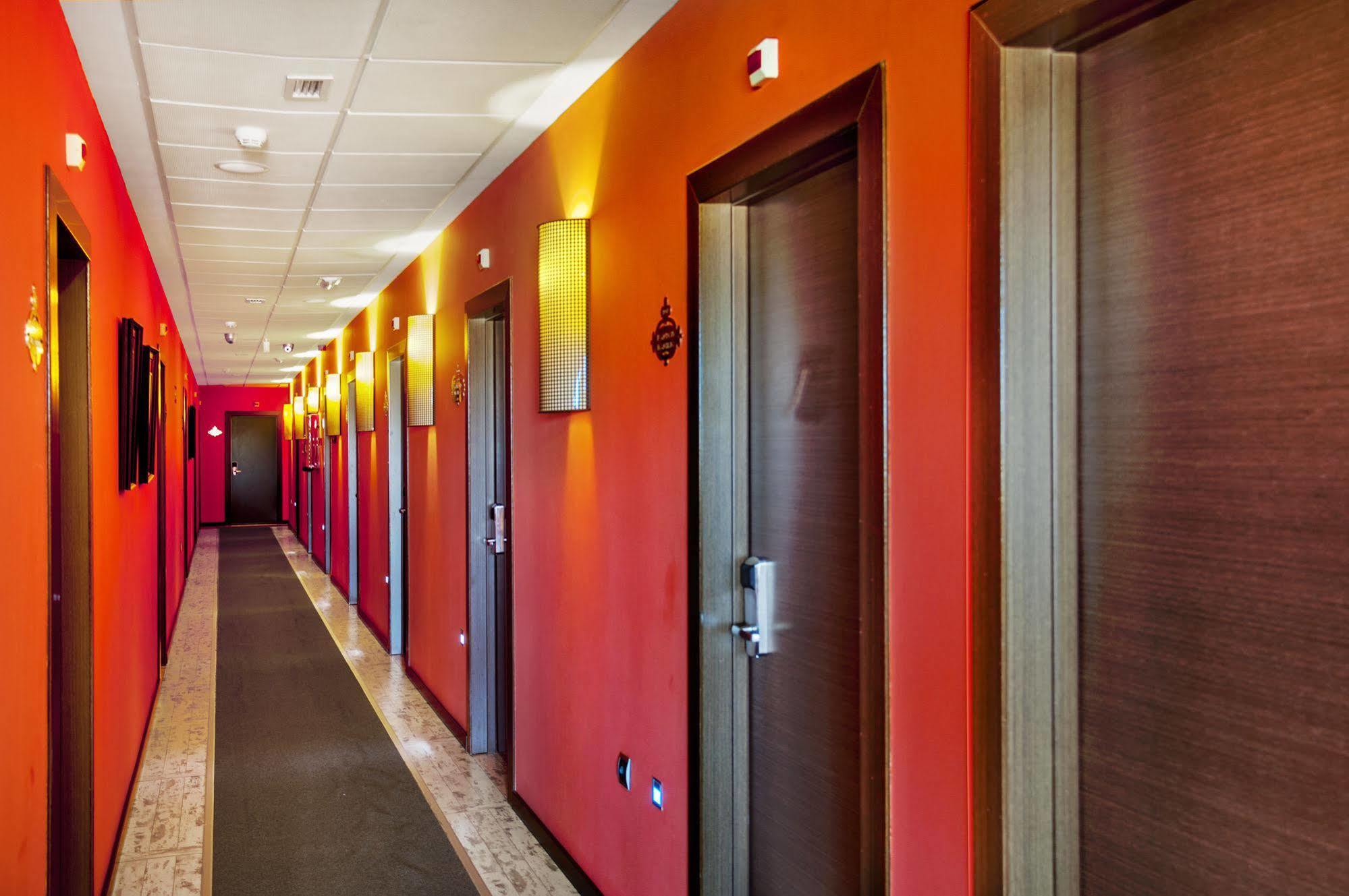 Hotel Moya Honrubia Bagian luar foto